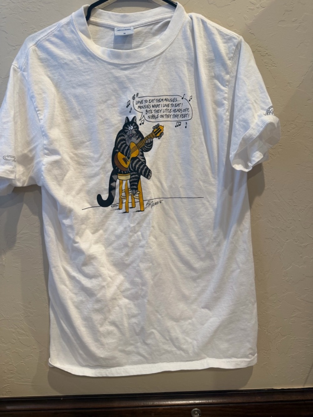 Crazy Shirts Cat Singing Guitar B Kliban Hawaiian Surf Graphic T-Shirt - Medium